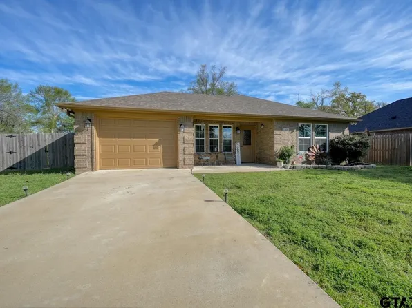 213 Freeman St, Lindale, TX 75771