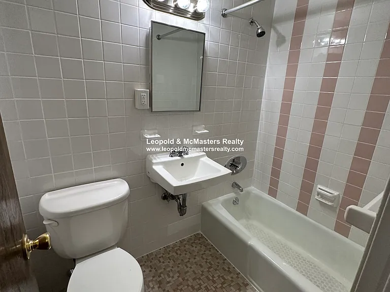 South Huntington Apartments — Photo 18