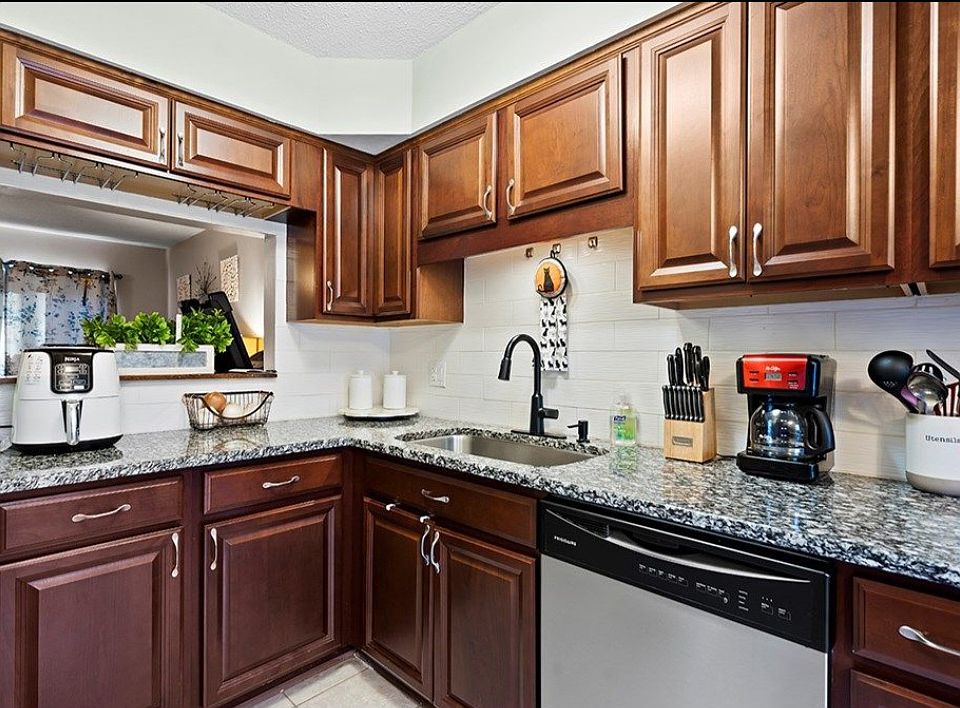 Eat in kitchen
