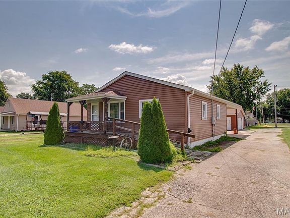 3rd image of 130 W Maple St