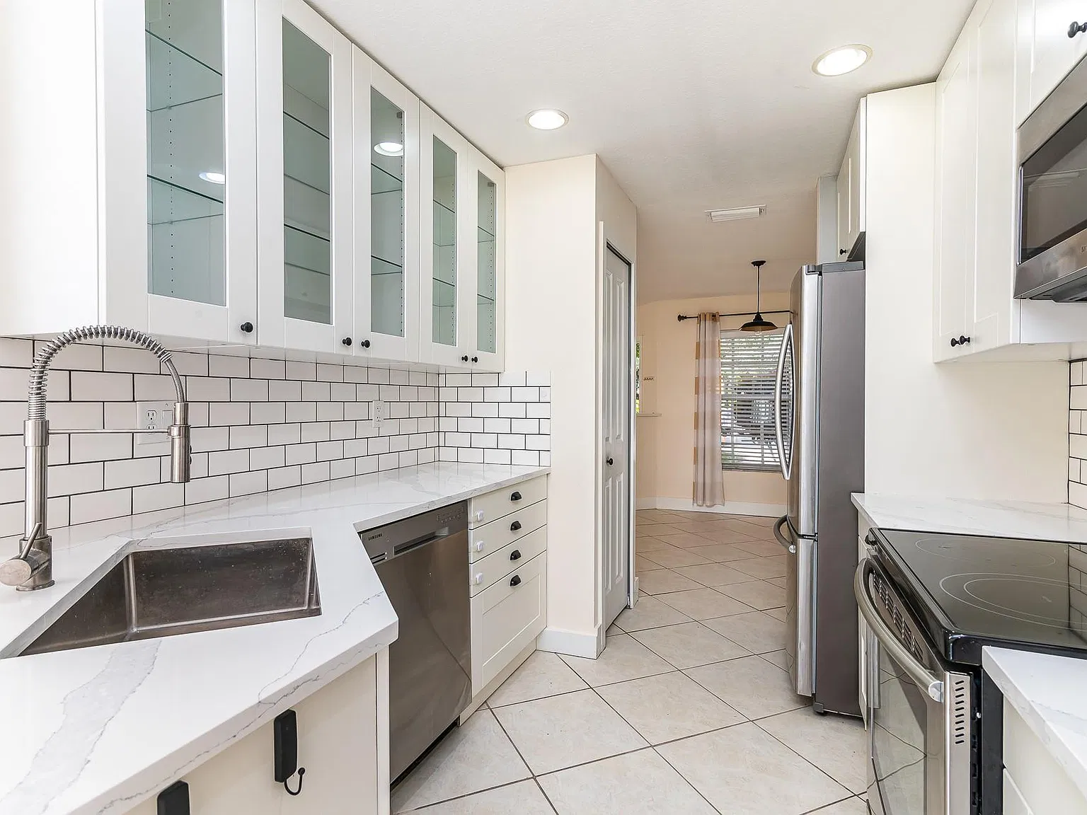 3 bed, 2.0 bath, 1659 sqft, $3,000 — Photo 4