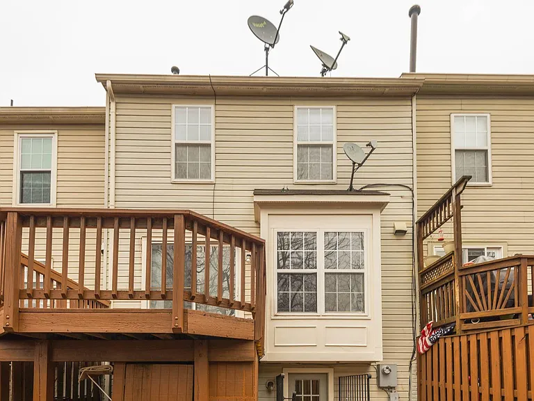 22037 Manning Sq — Photo 44
