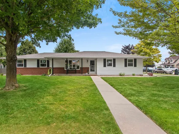 2361 Santa Barbara Dr, Green Bay, WI 54313