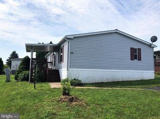 207 Clearfield Ct W, Lancaster, PA 17603