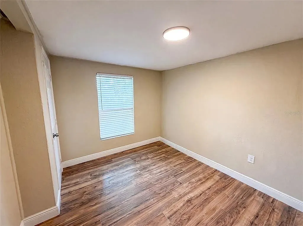 1505 W 16th St — Photo 4