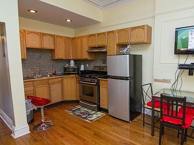 3rd image of 466 Grand St