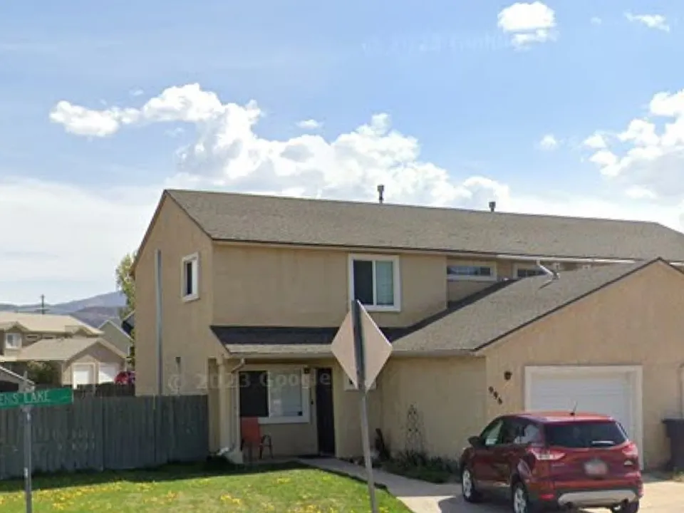 996 W Greens Lake Dr