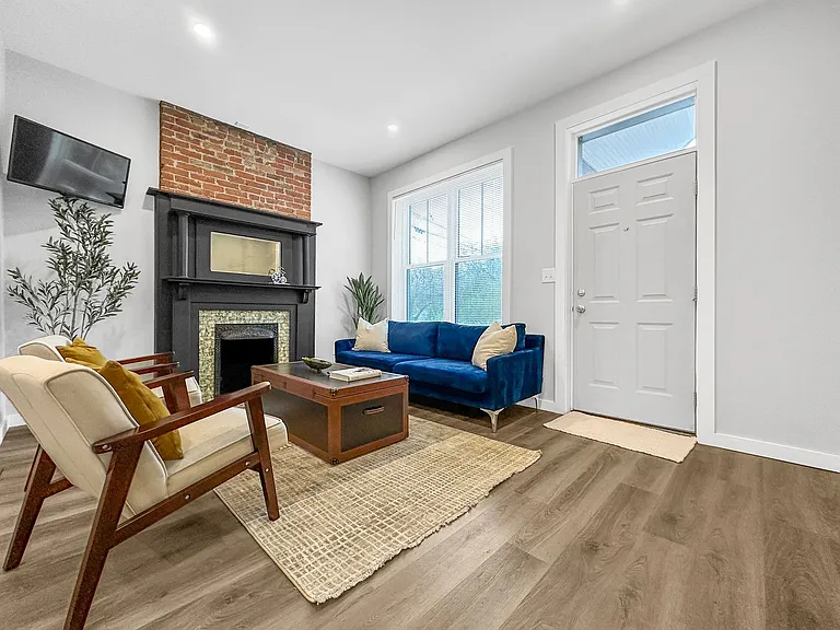 141 Hughes St — Photo 8
