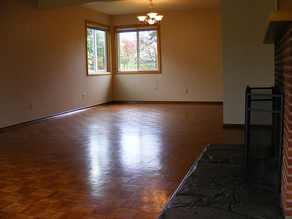 living room / dining area