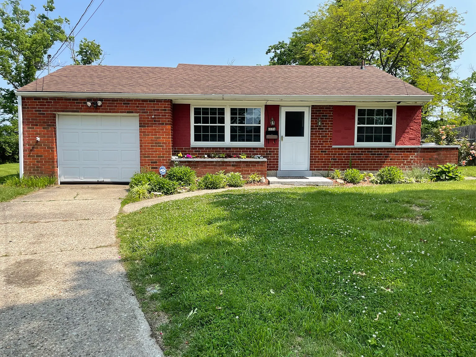 3 bed, 1242 sqft, $2,000 — Photo 1