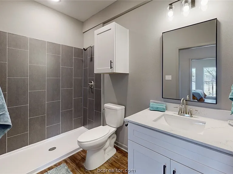 101 W 33rd St #102 — Photo 11