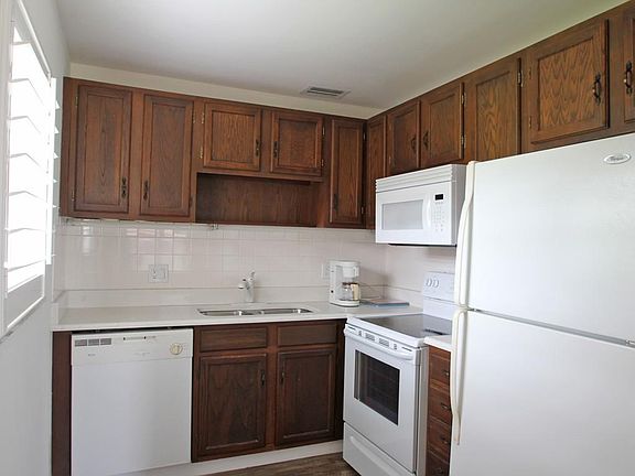 3rd image of 4 Vista Palm Ln