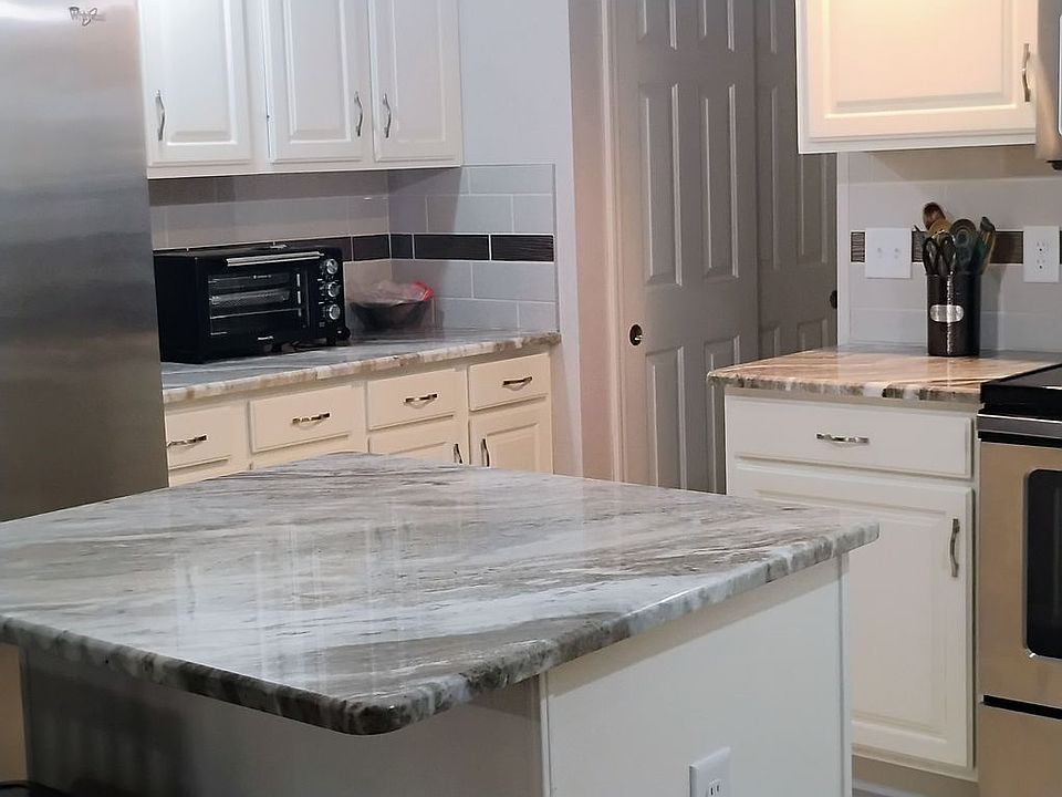 2nd image of 544 Buck Ln W