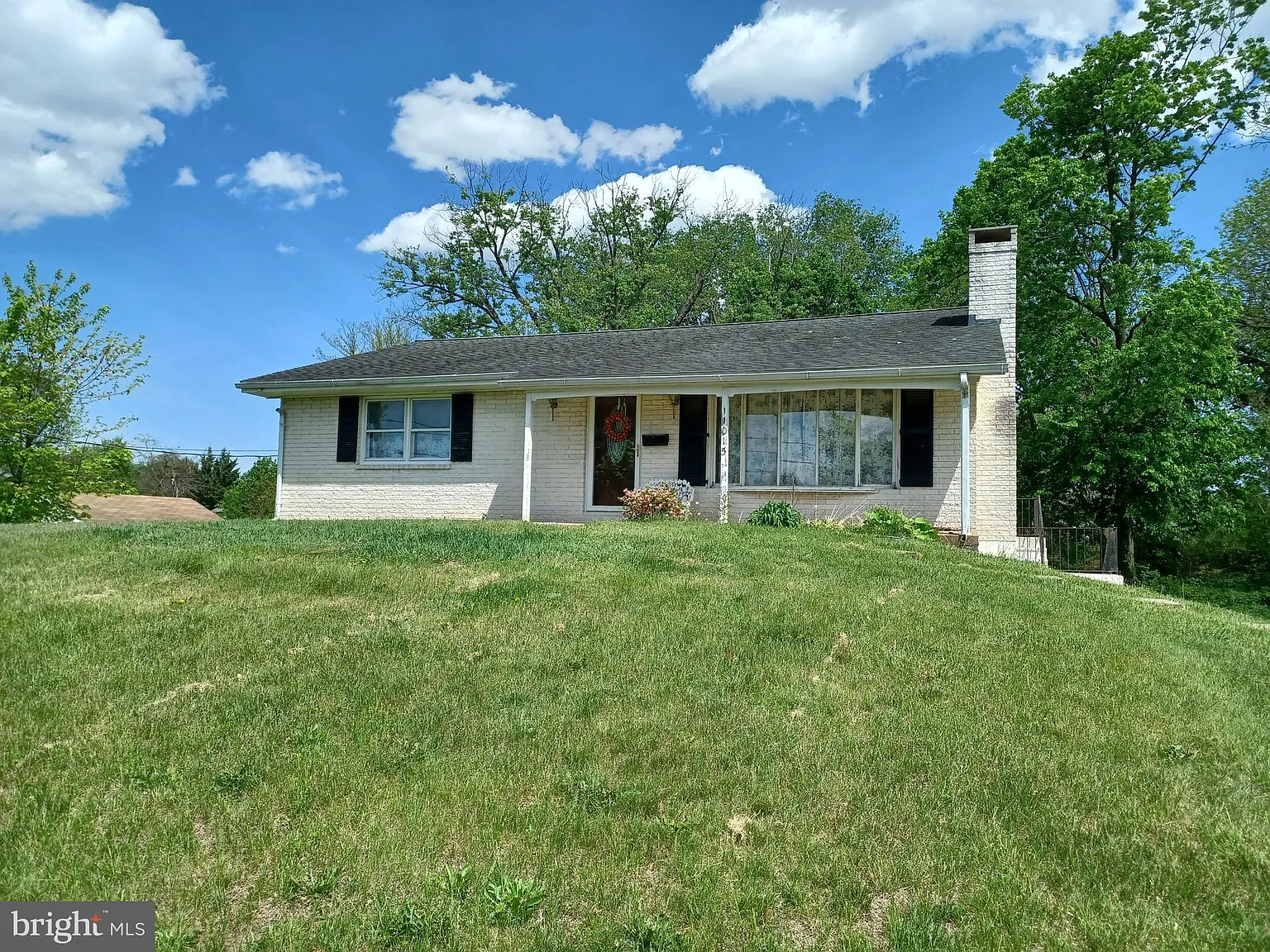 11015 Clinton Ave photo 1