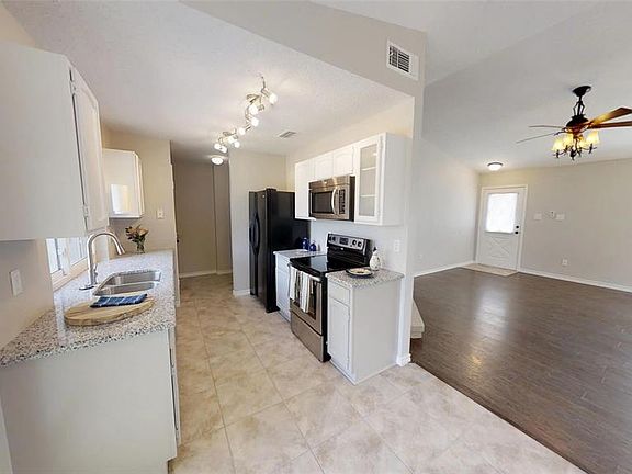 5th image of 757 Meadowlark Dr