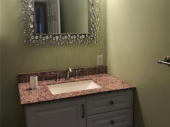 4th image of 1137 Hartford Ave #5A