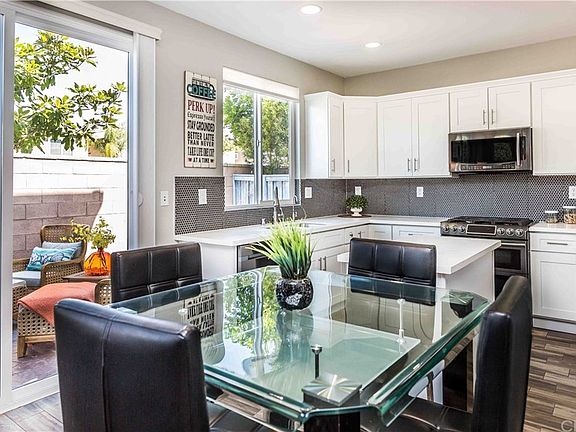 3rd image of 275 W Sparkleberry Ave
