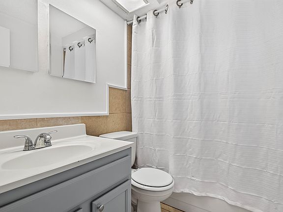 5th image of 7041 Castanea Dr