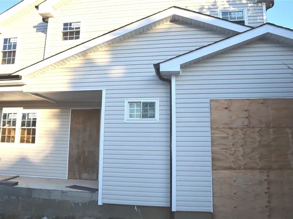 403 S Bayview Avenue, Freeport, NY 11520