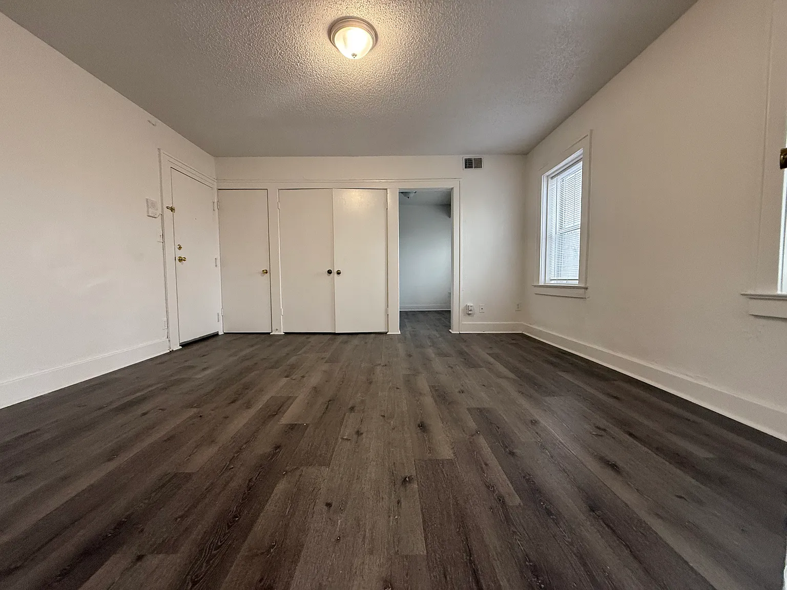 Stonewall Court Apts — Photo 2