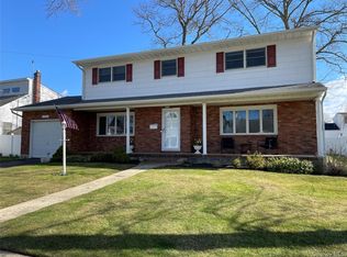 152 N Fulton Avenue, Lindenhurst, NY