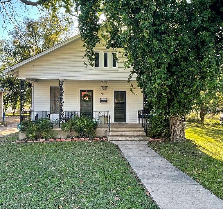 941 E Barnett St Kerrville Tx 78028 Mls 105301 Zillow