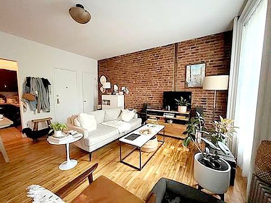 4th image of 222 Union St APT 3