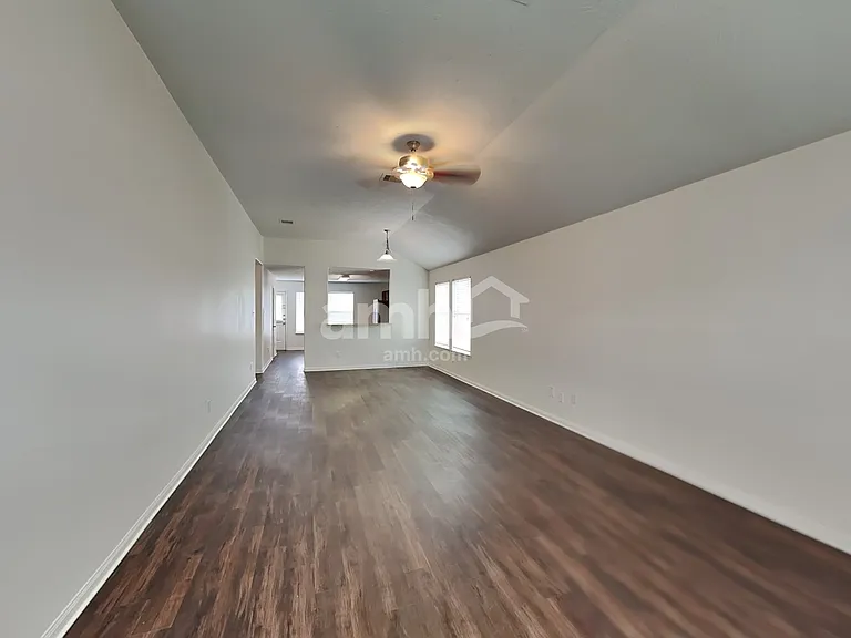 3919 Hawthorn Glen Ct — Photo 9