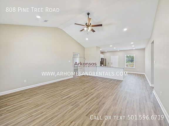 3rd image of 808 Pine Tree Rd
