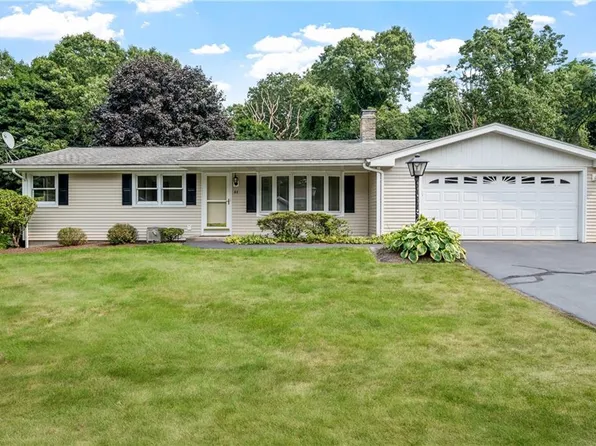 44 Forestdale Dr, Cumberland, RI 02864