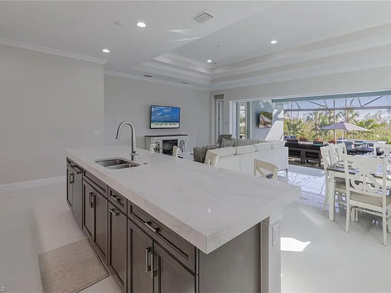 8982 Gustavia Ct — Photo 10