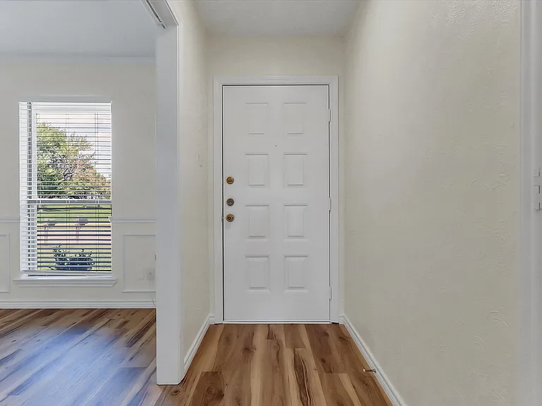 3133 Landover Dr — Photo 2
