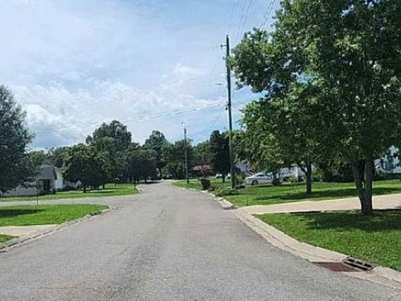 Exterior Neighborhood (street photo)
