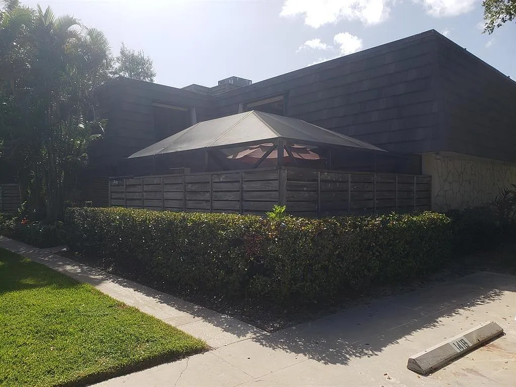 2 bed, 2.5 bath, 1488 sqft, $3,000 — Photo 1