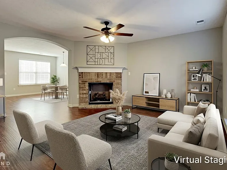 160 Nicholas Dr — Photo 2