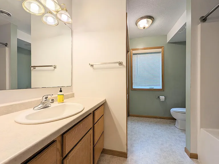 1140 Greenvale Ave W #C — Photo 13