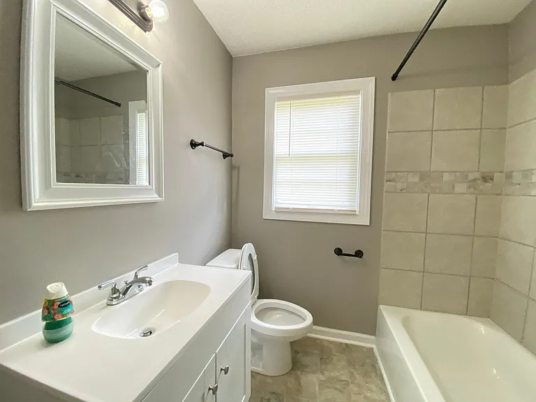 804 Shamrock Dr — Photo 5