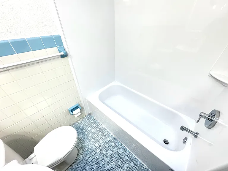 8560 Castor Ave — Photo 16