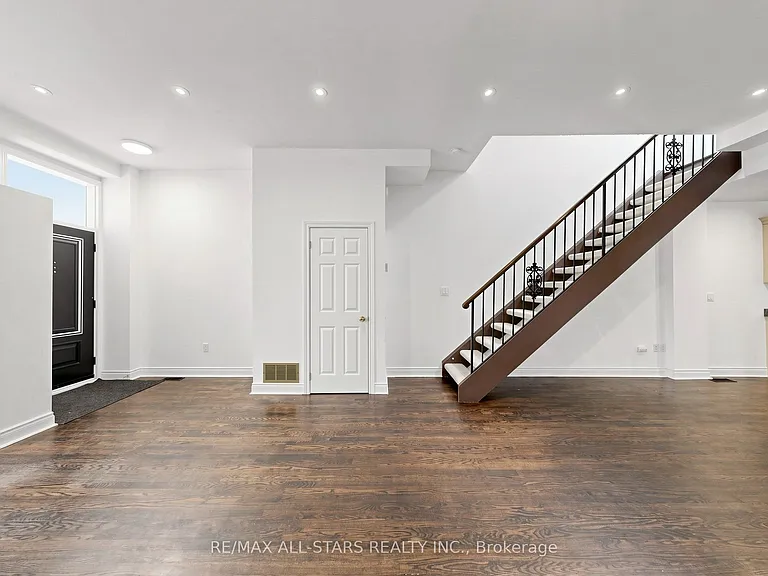 68 Macpherson Ave — Photo 5