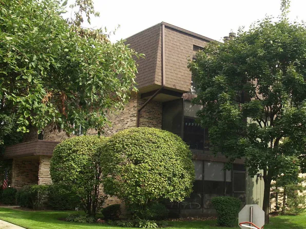 11141 East Rd #11141E, Palos Hills, IL 60465