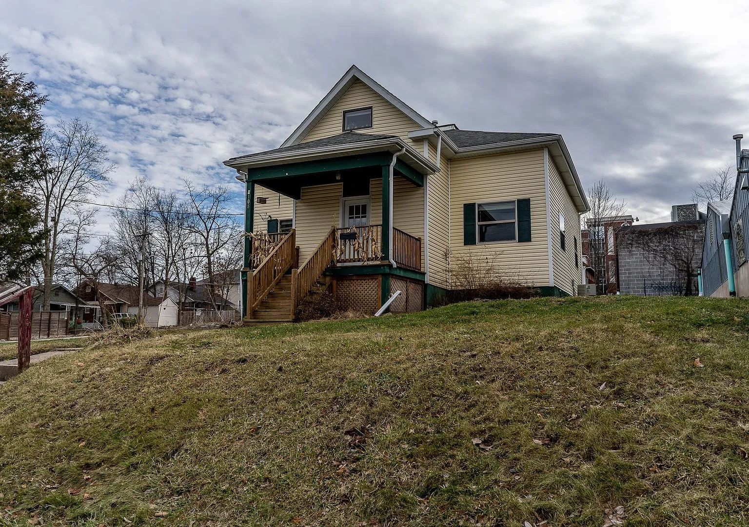 2 bed | 1 bath Home — Photo 2