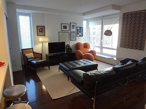 3rd image of 462 W 58th St
