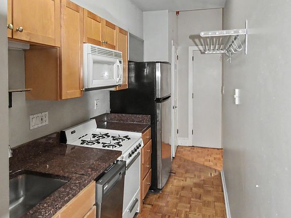 3rd image of 423 Spruce St #2F