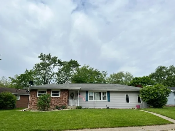 49 Park Ln, Clinton, IL 61727