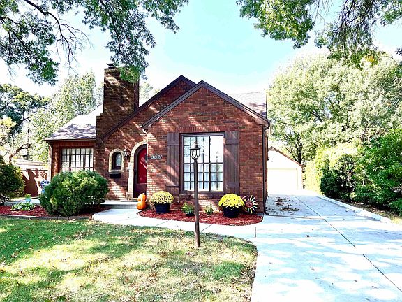 5th image of 337 N Parkwood Ln