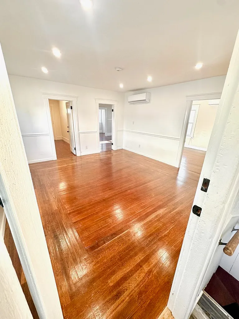 4 bed, 1300 sqft, $2,600 — Photo 1