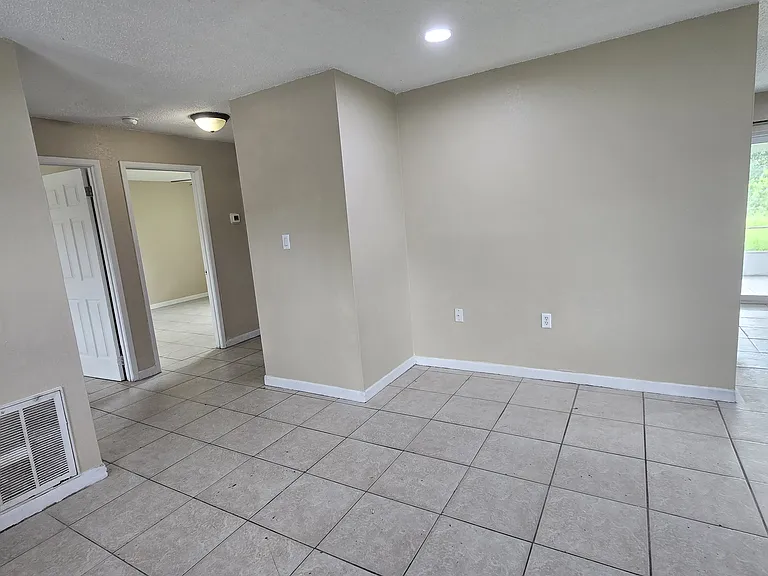 1101 Skyview Blvd #1 — Photo 8