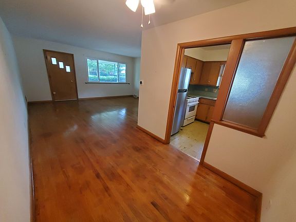 3rd image of 695 Fairlawn Dr