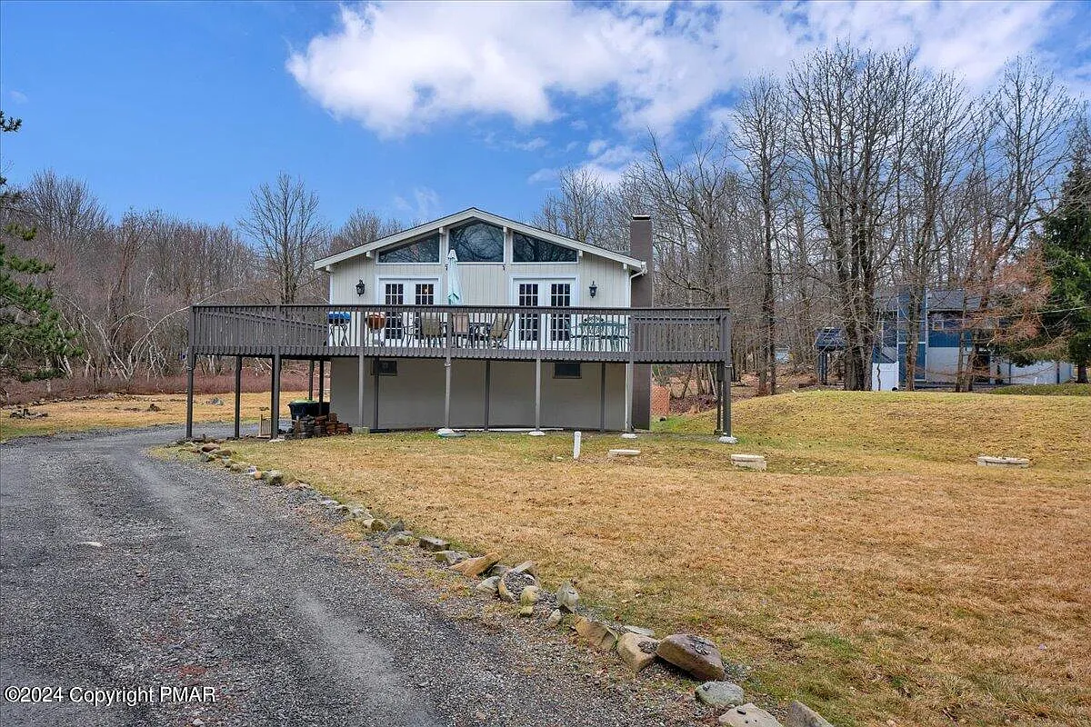 262 Ash Dr photo 1