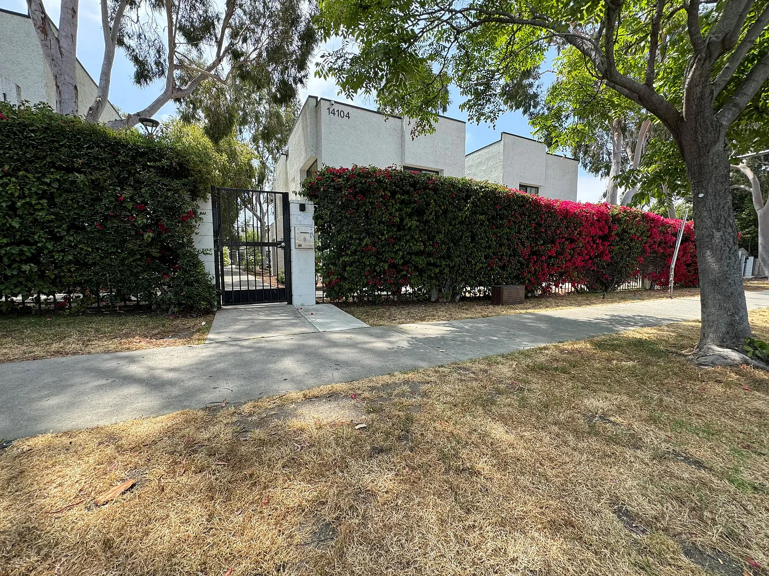 Woodman Arleta Apartments — Photo 4